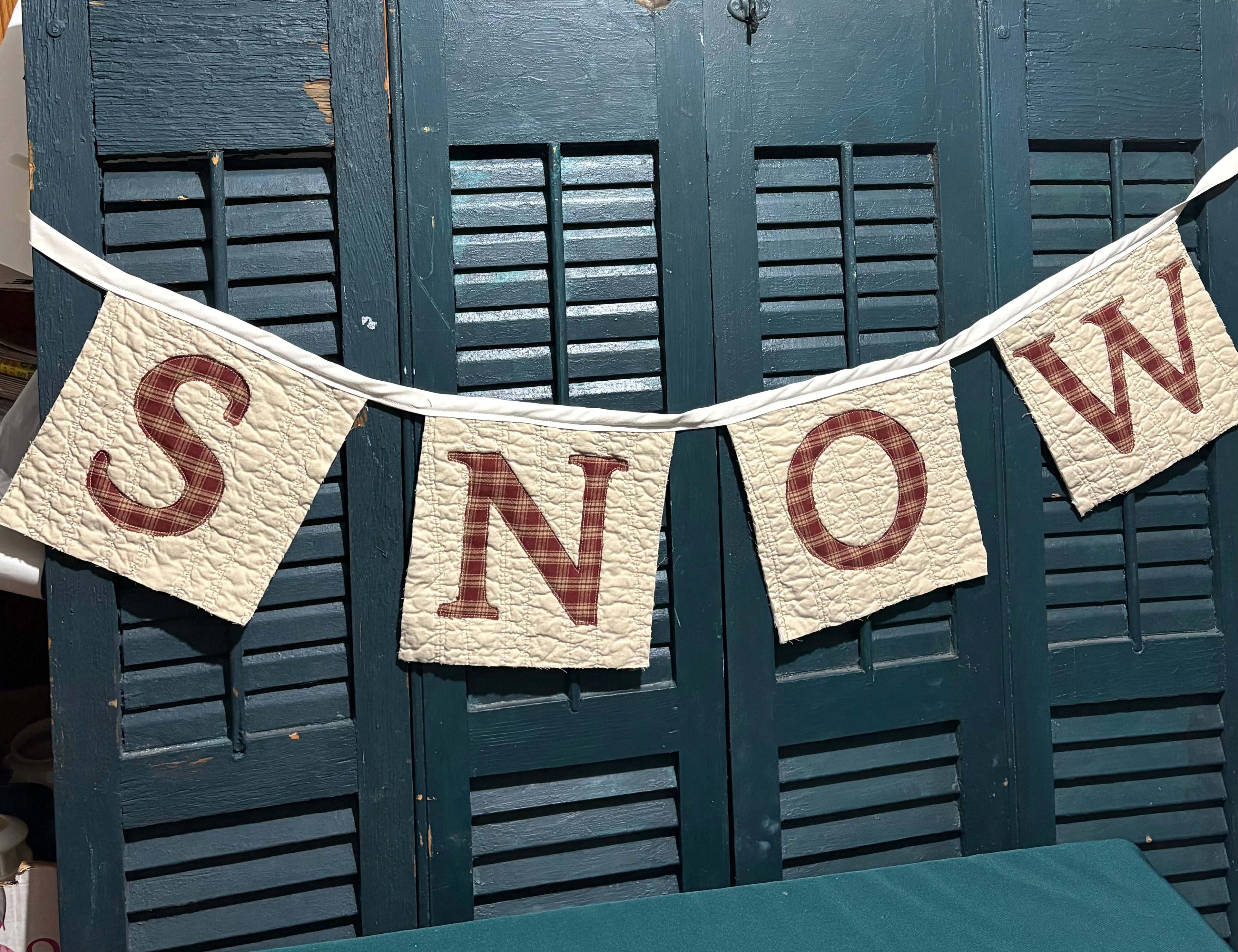 Quilted Snow Garland Banner