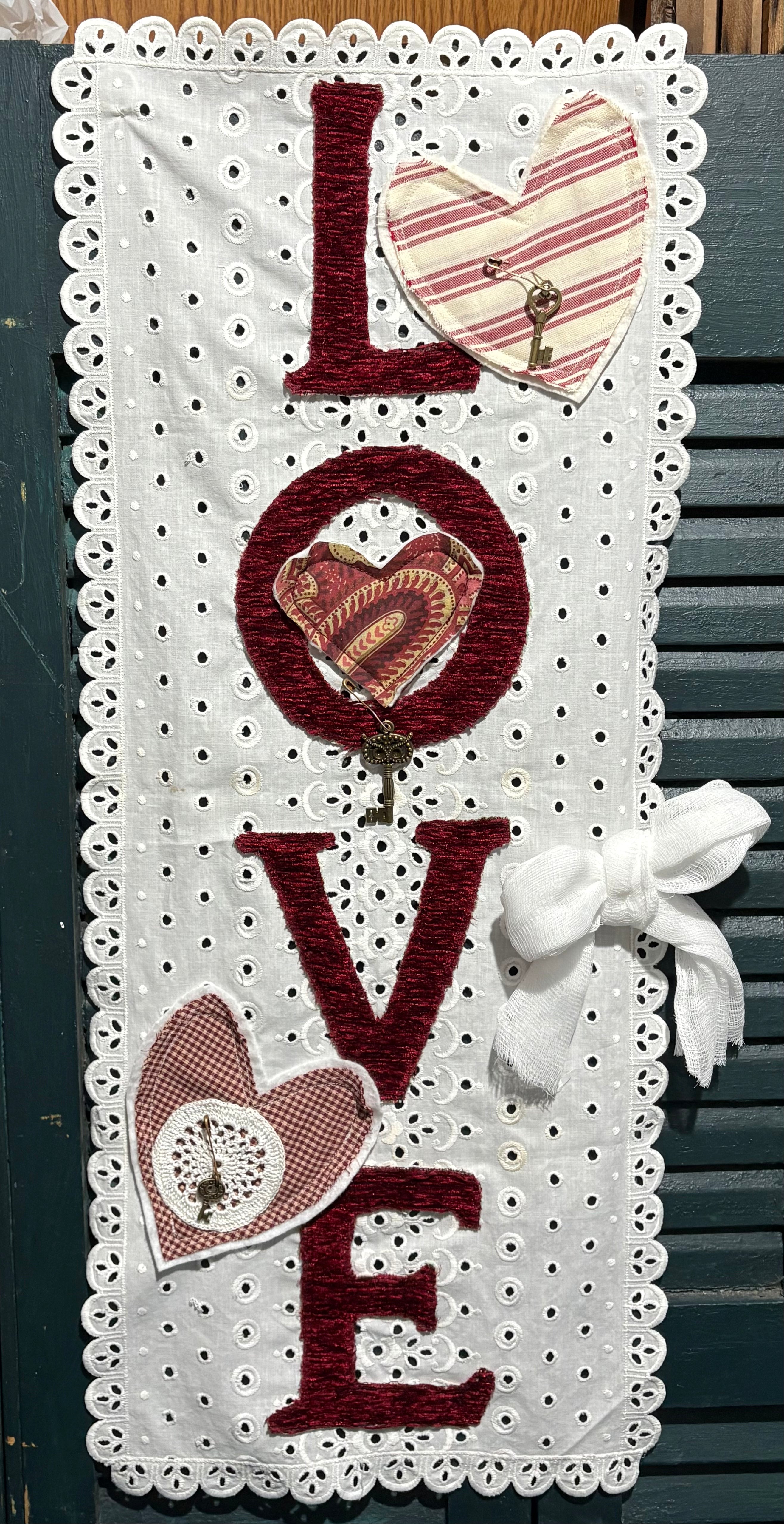 Eyelet Valentines Love Hearts Wall Hanging