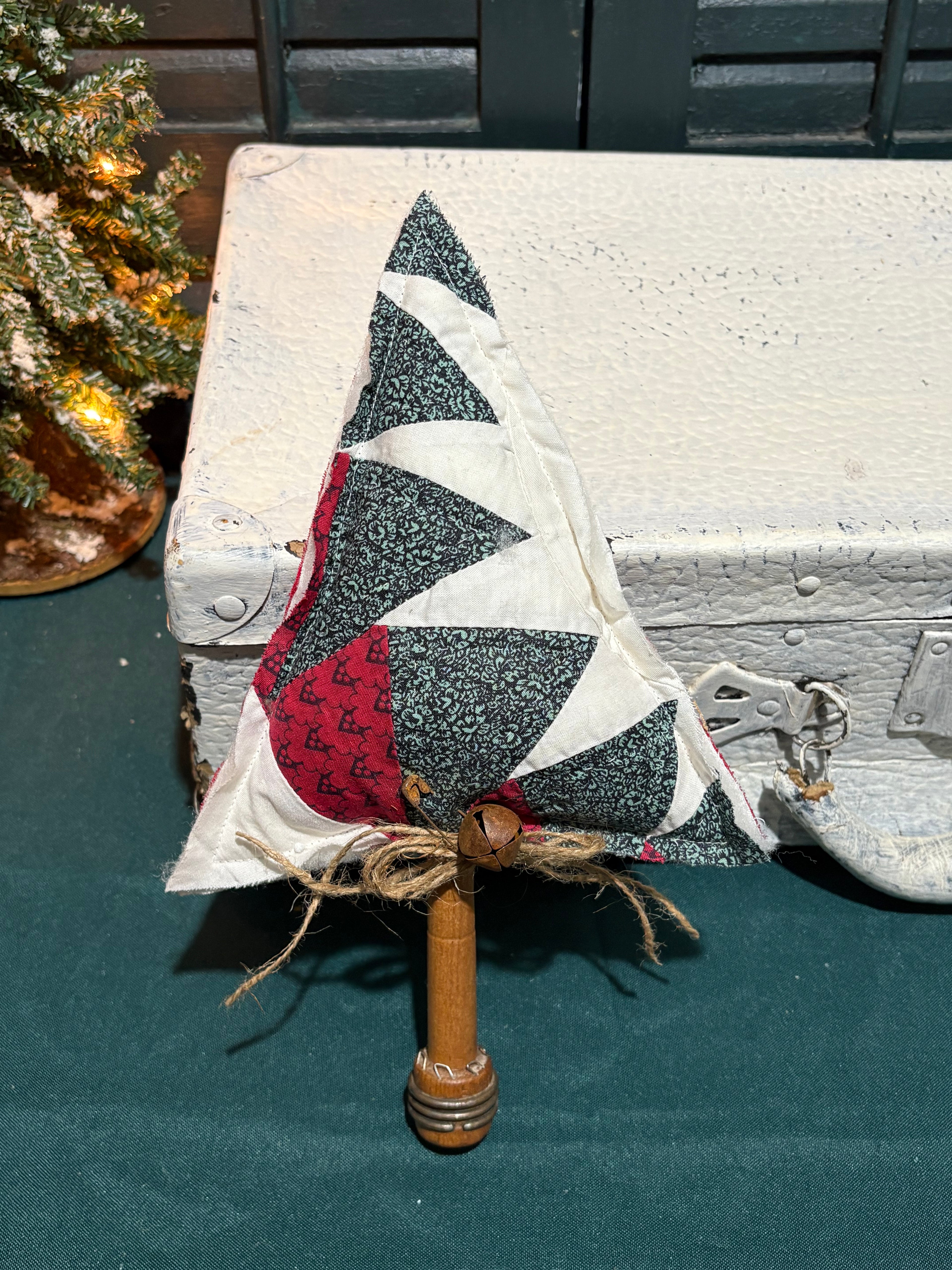 Antique Bobbin Spool Vintage Quilt Tree Green Red