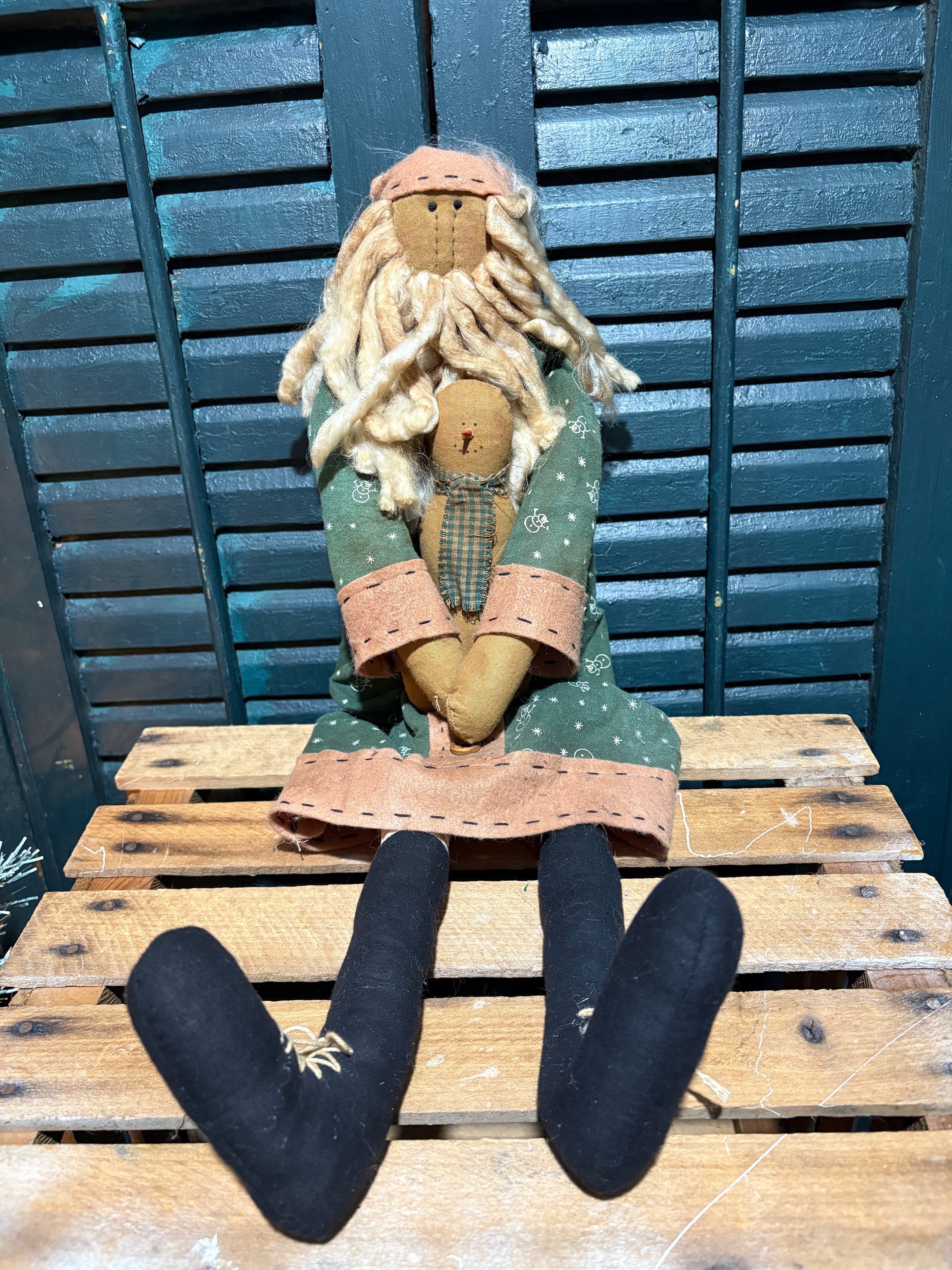 23” Primitive Old World Santa w Prim Snowman